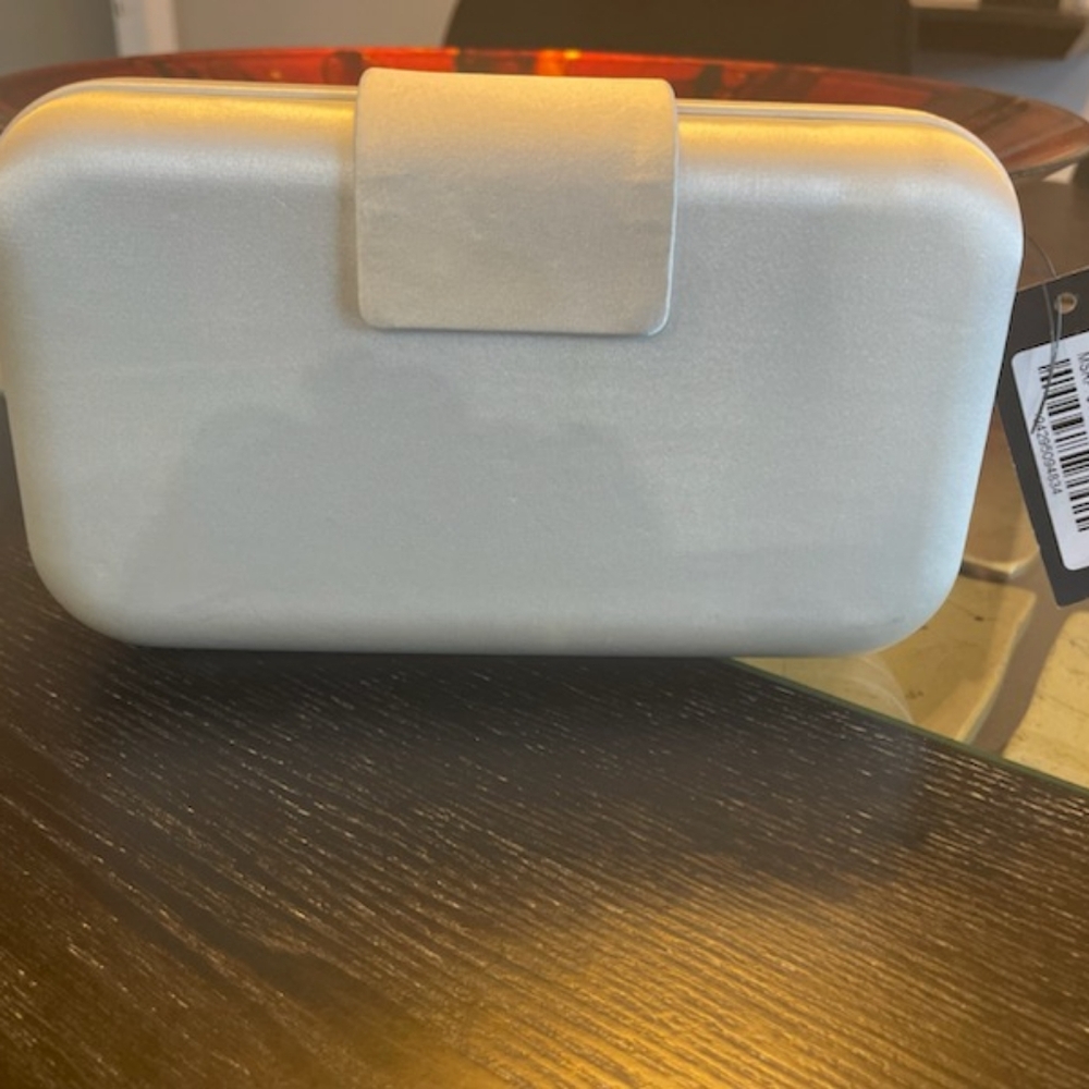 BADGLEY MISCHKA OFF-WHITE CLUTCH